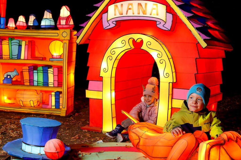 Csodás program az őszi szünetre: Pán Péter fénykiállítás!