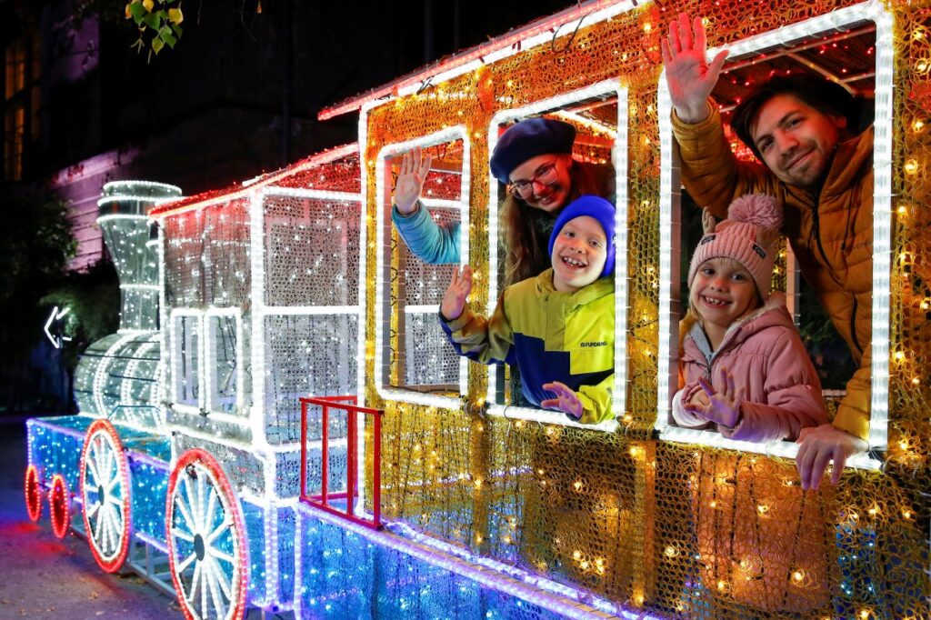 Csodás program az őszi szünetre: Pán Péter fénykiállítás!