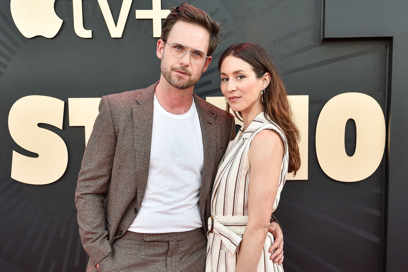 Patrick J. Adams és Troian Bellisario