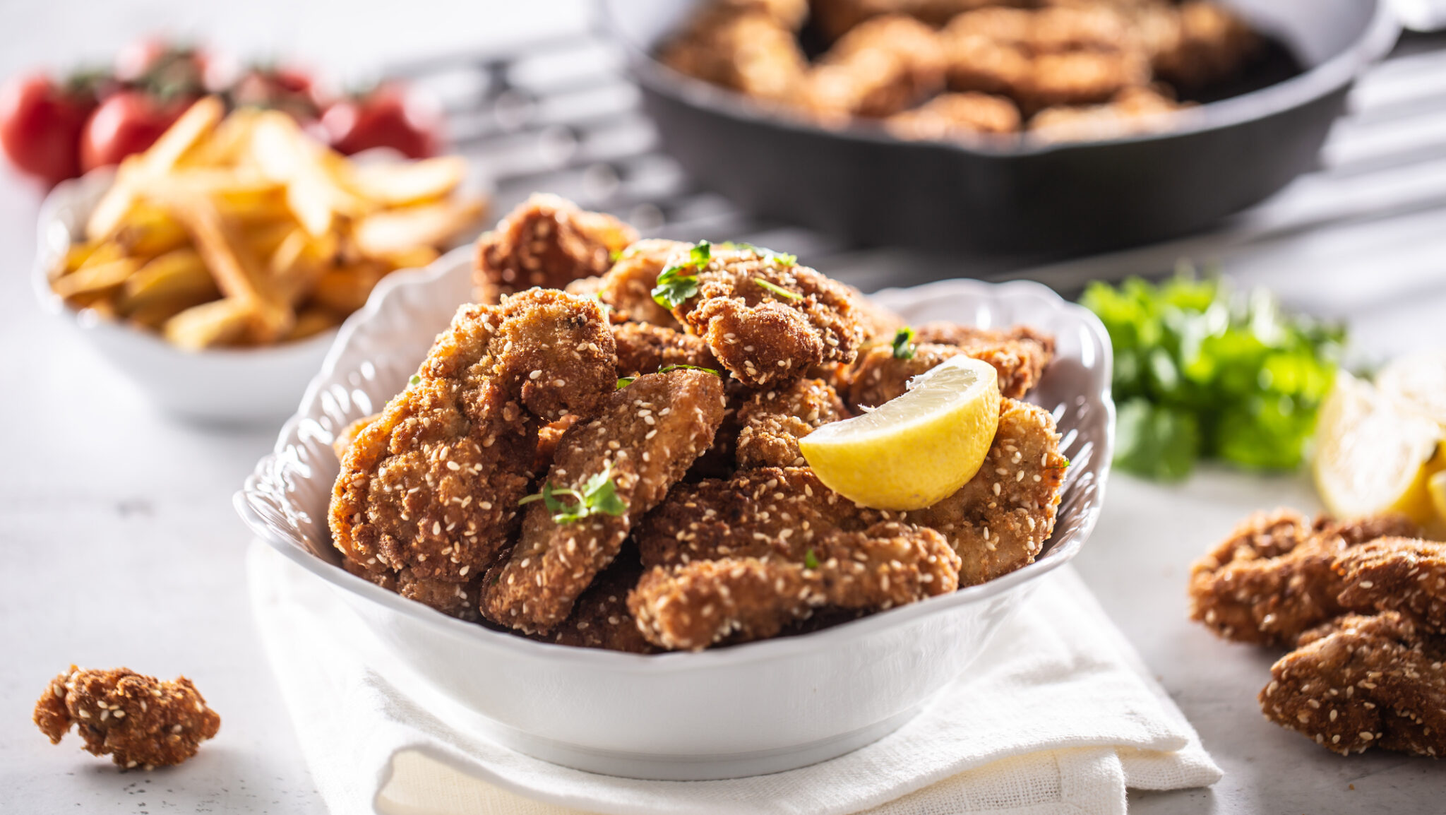 Ezzel a módszerrel kívül ropogós, belül puha és szaftos és ízletes lesz a szezámmagos rántott csirkemell