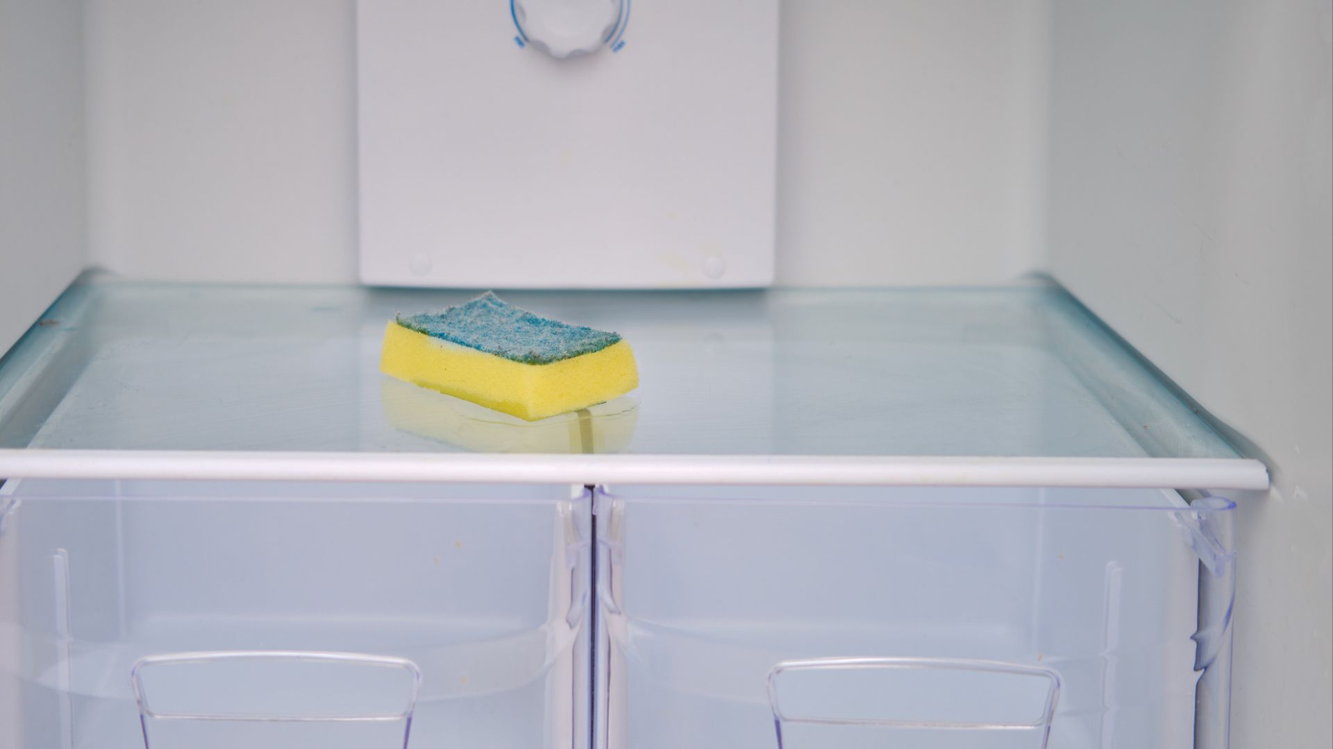 Ezért kell szivacsot tenni a hűtőbe vihar előtt