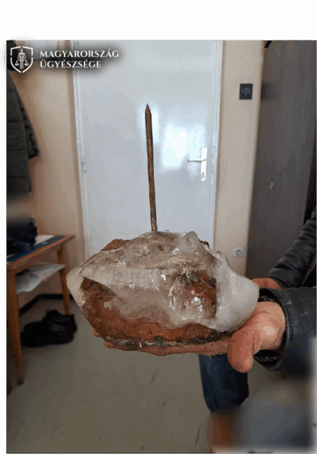 Veszélyes csapdákat állított az úttesten egy hevesi férfi