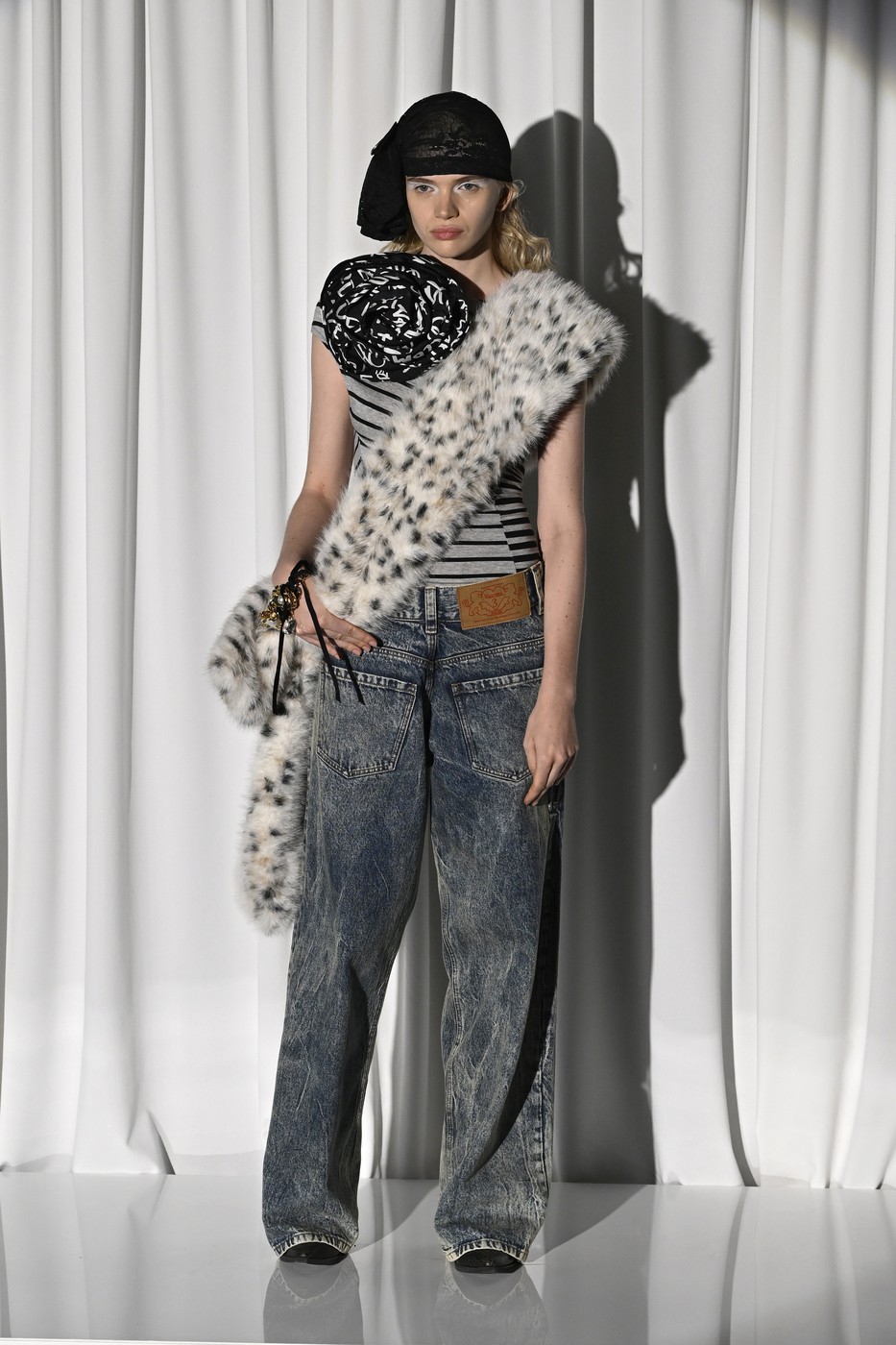 Vaquera 2026 tavaszi-nyári divatbemutató egyik modellje a kifutón