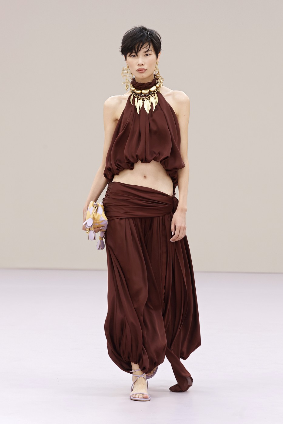 Zimmermann 2026 tavaszi-nyári divatbemutató egyik modellje a kifutón