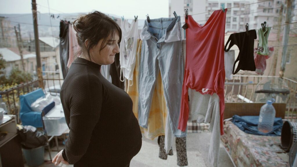 Zhana története, aki másoknak szült, hogy saját lányáról tudjon gondoskodni