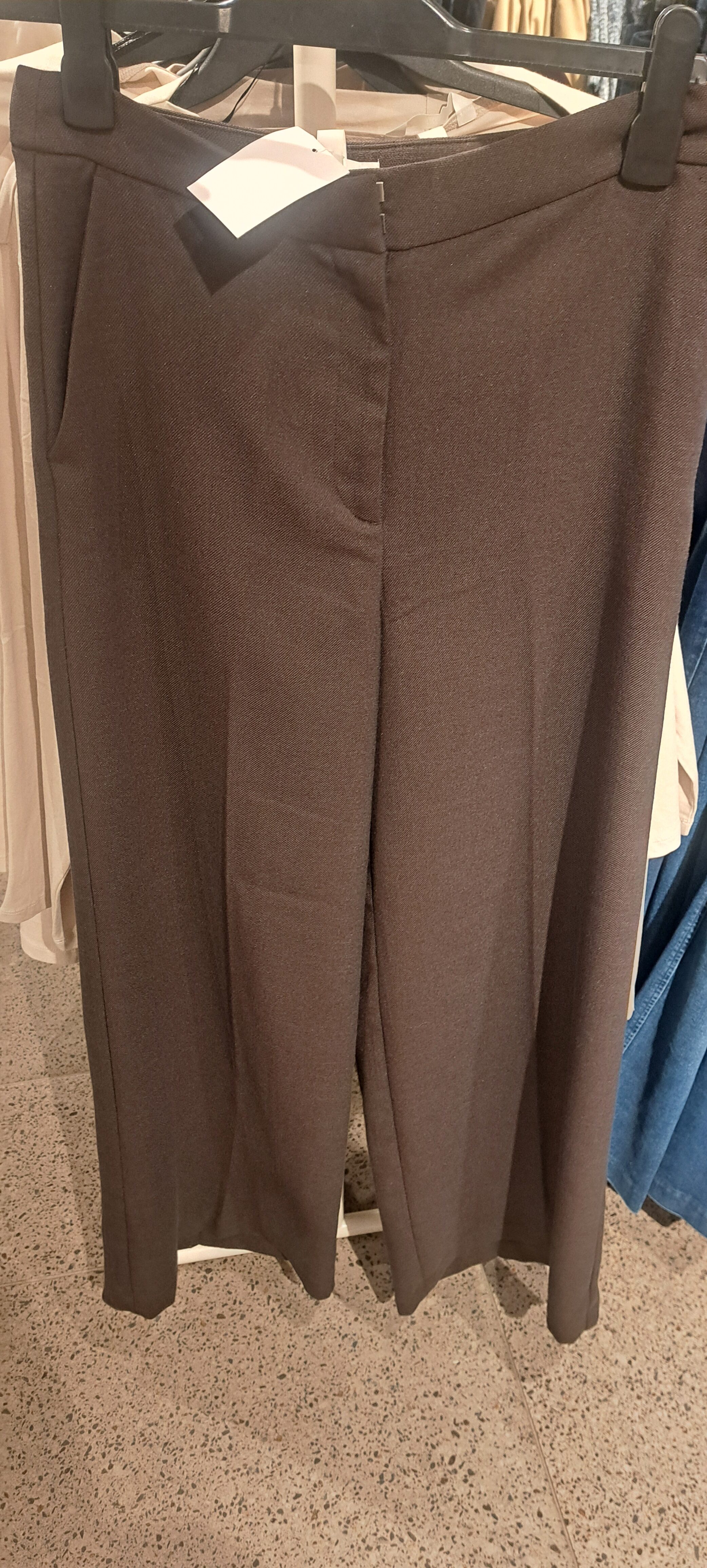 Barna, széles szárú szövetnadrág