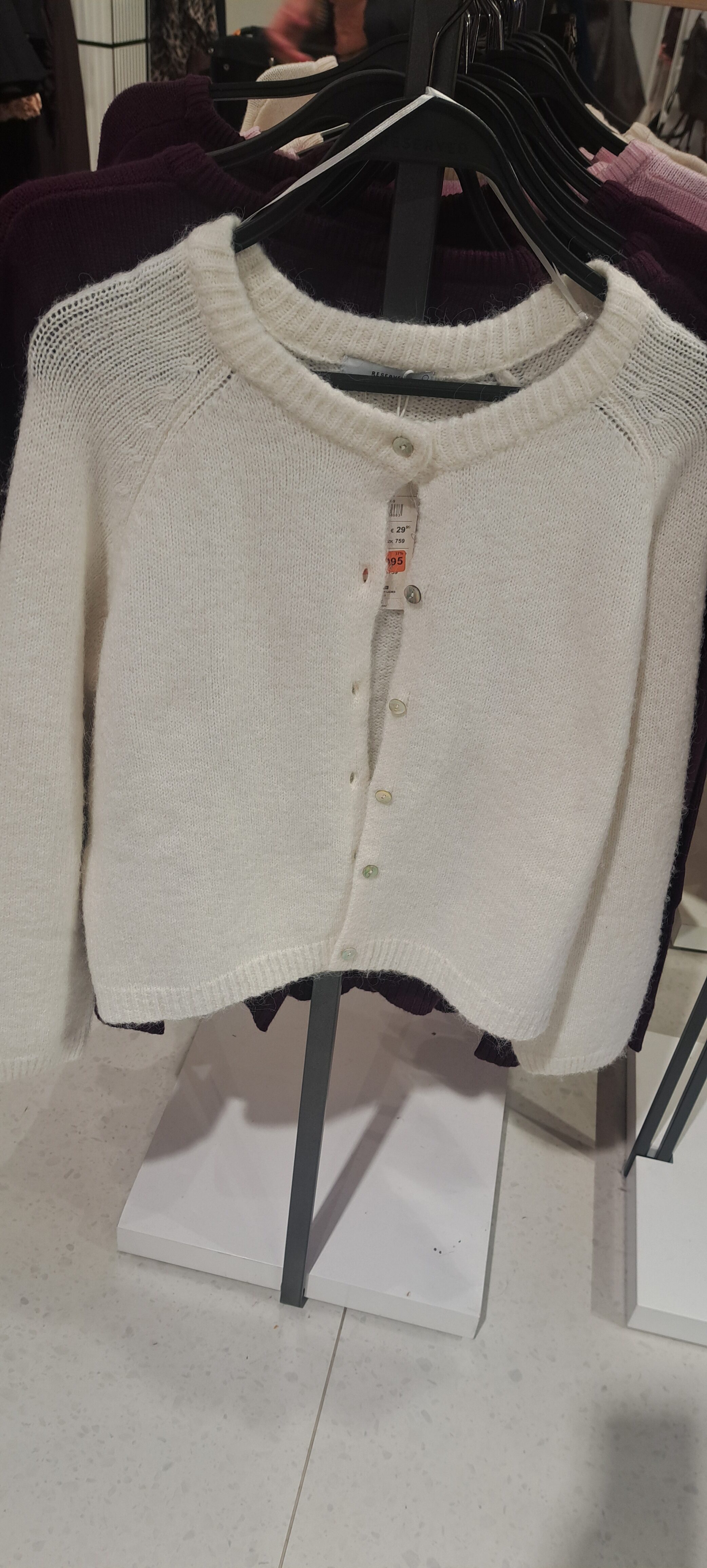 Fehér,, klasszikus kardigán