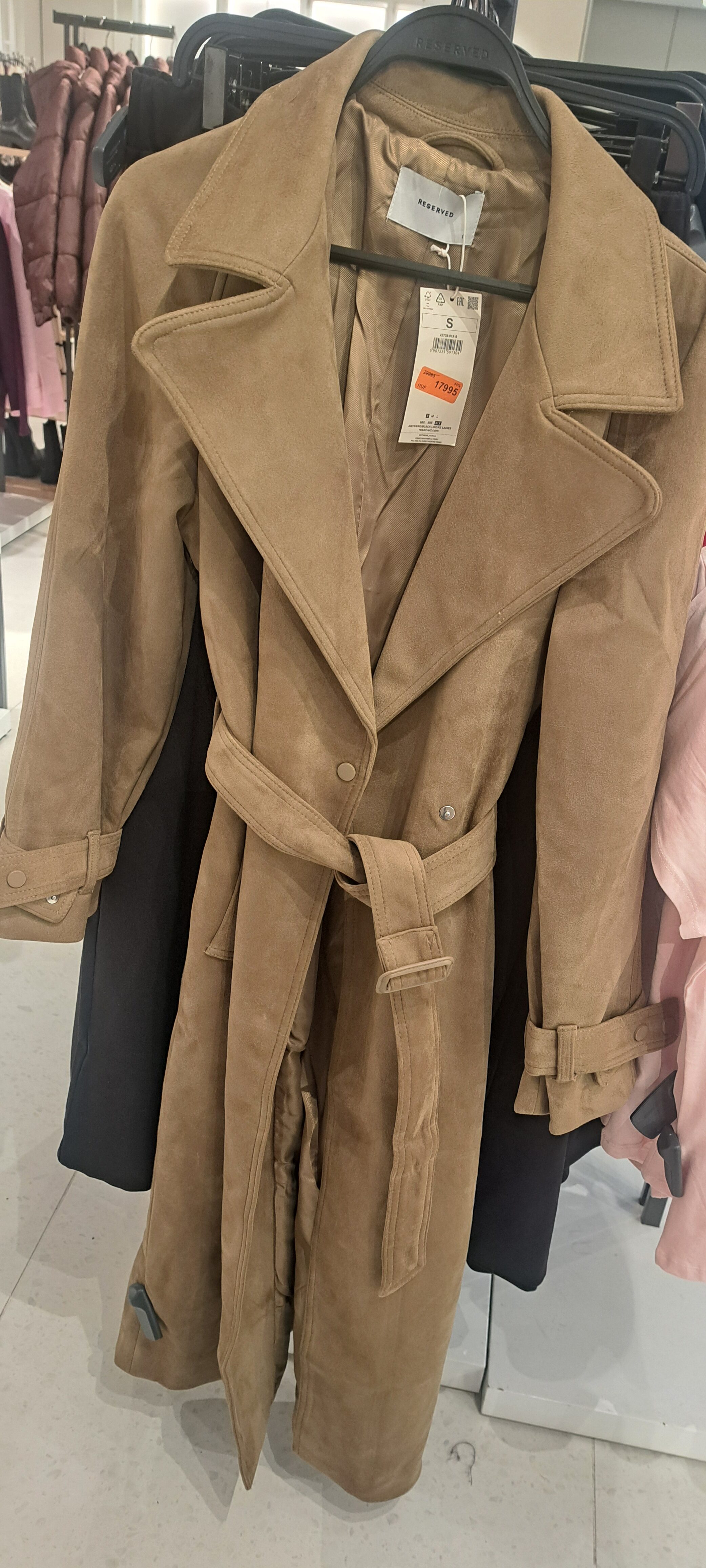 Velúr hatású, homokszínű kabát