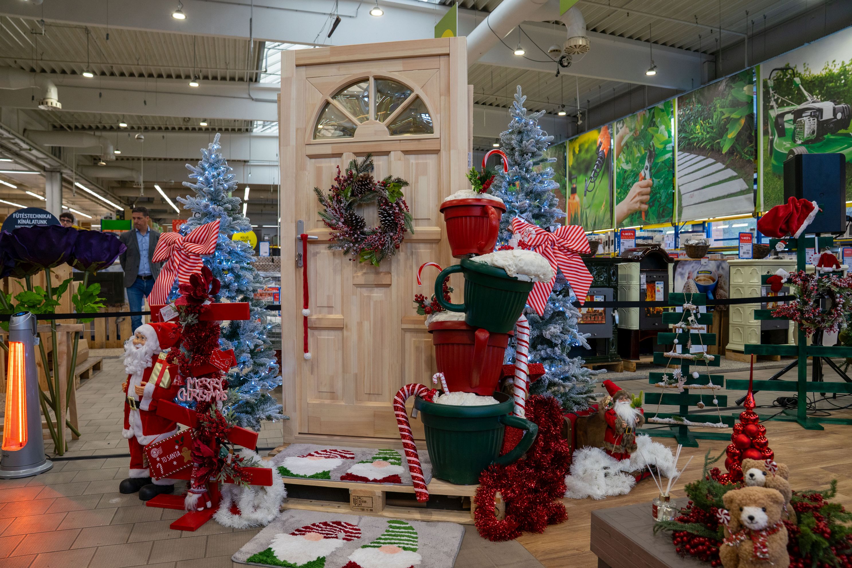 Egyre divatosabbak a bejáratot feldobó díszek. Fotó: Kovács Eszter