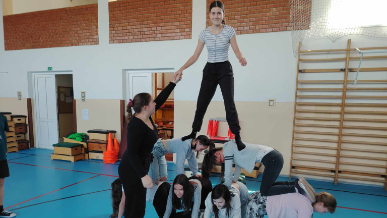 Mozgás és mobil: hogyan tehetjük a digitális eszközöket a gyerekek egészségének szövetségesévé?