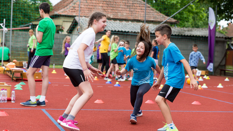 Hogyan csökkentheti a gyermekkori mozgás a felnőttkori elhízás kockázatát? - Interjú Dr. Halmy Eszterrel, a Magyar Elhízástudományi Társaság elnökével
