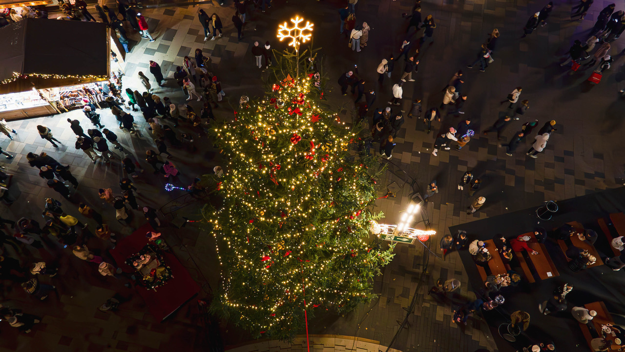 2400 a sima lángos, 1500 a forralt bor a nagy pesti adventi vásárokon: nem kell többet sorban állni az ételekért