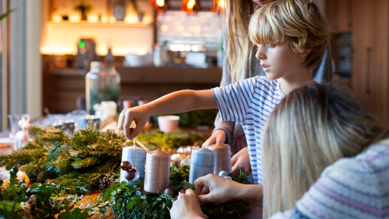 Adventi koszorú készítése közösen