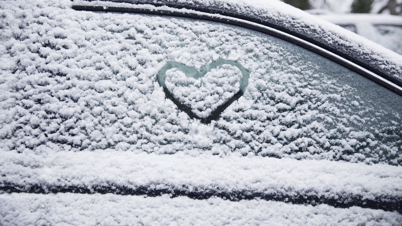 Így indítsd az autót a téli hidegben, ha nem akarod, hogy tönkremenjen!