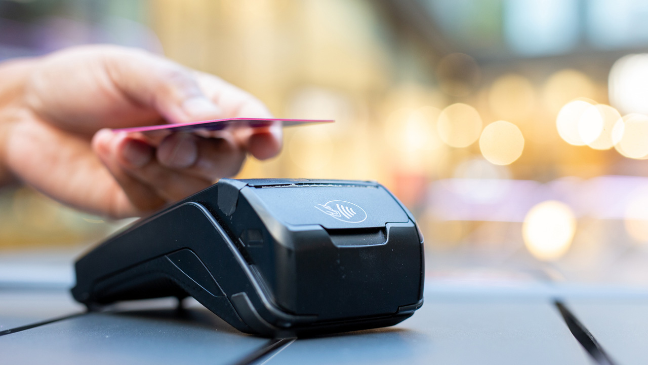 Pénzvisszatérítést ad az OTP, ha így vásárolsz a bankkártyával