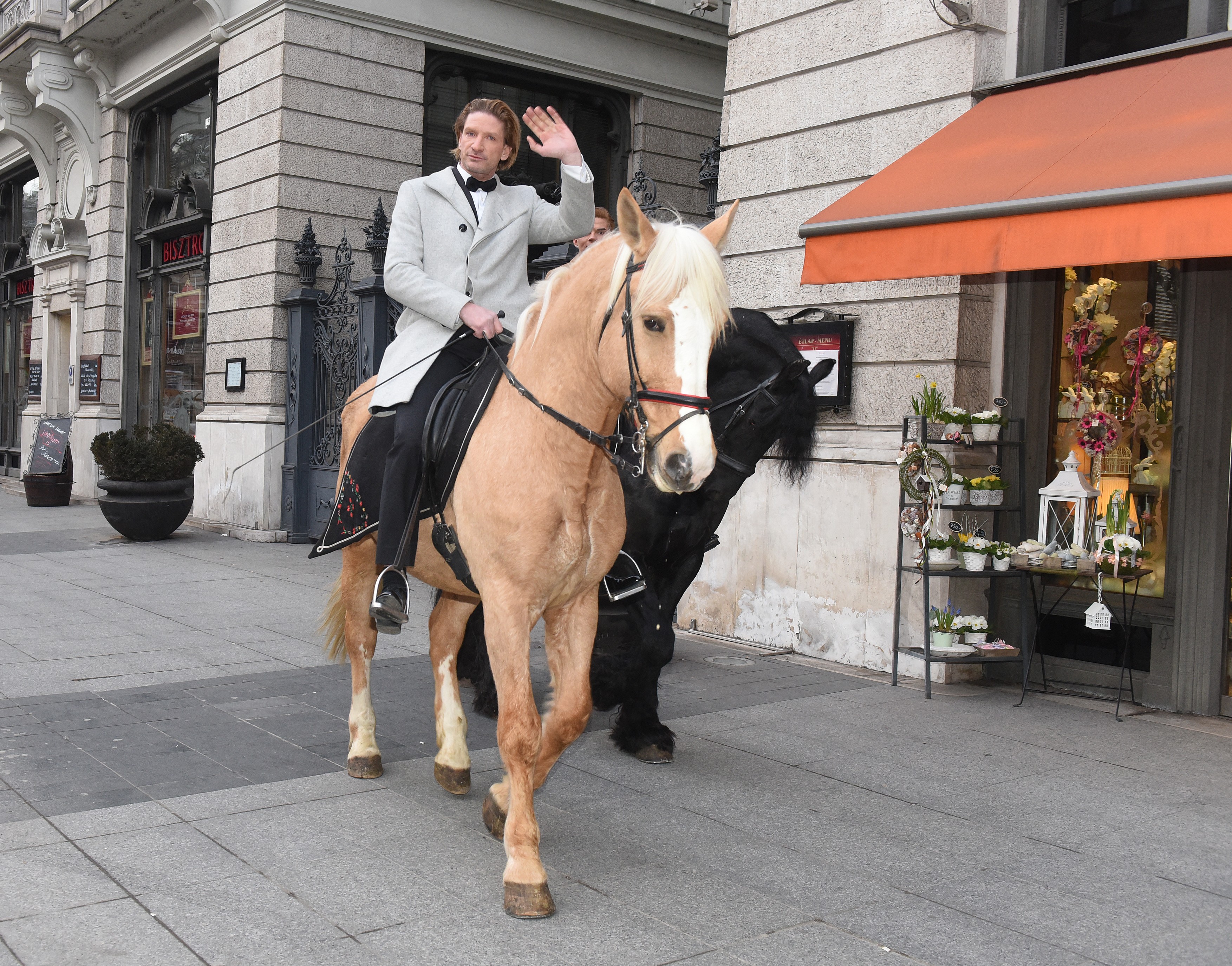 Pintér Tibor lóháton