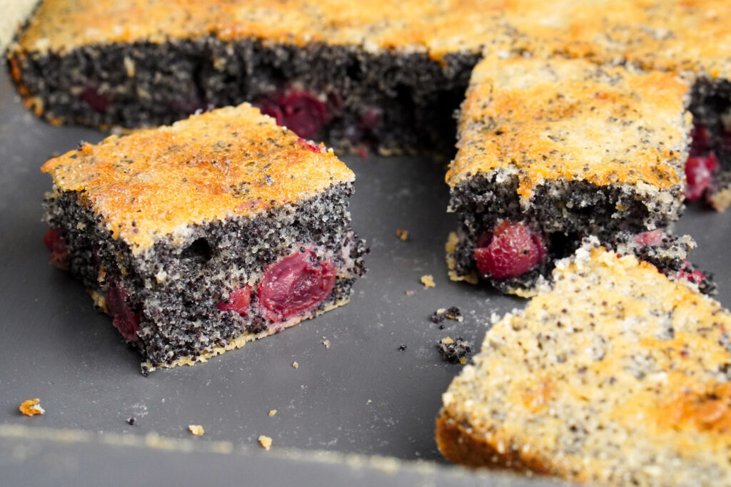 Mákos-meggyes bögrés süti 