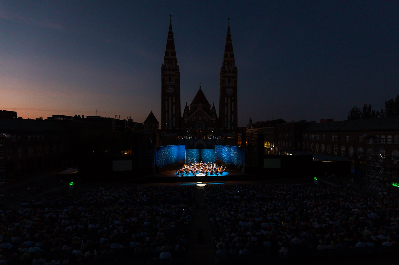 Nyári álmok a fa alatt: ünnepi hangolódás a Szegedi Szabadtérivel