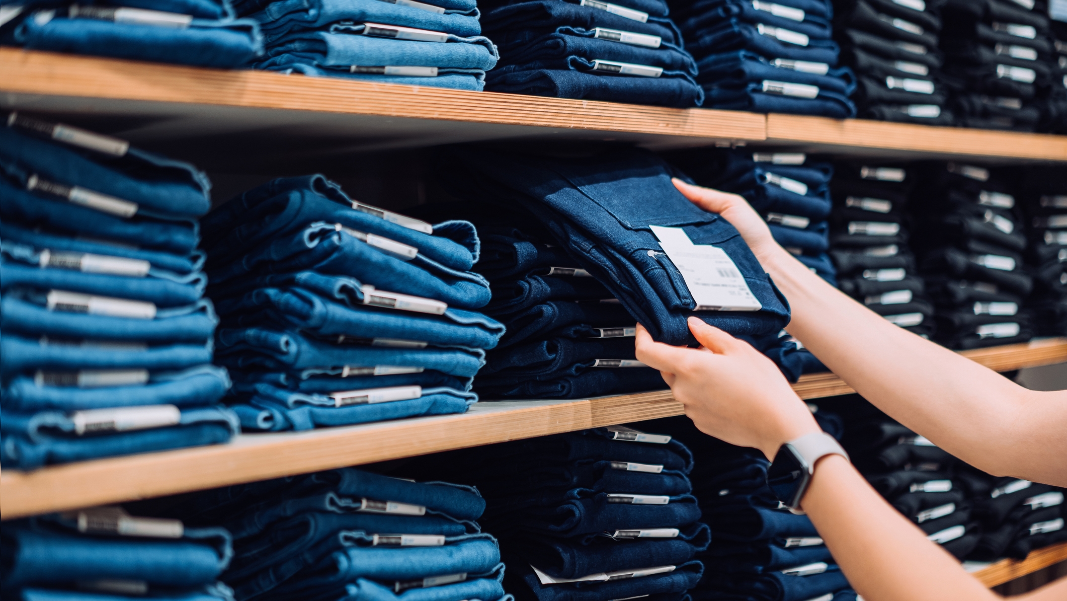 Viszlát, bő szárú farmer! 2026-ban ez a fazon jön divatba helyette