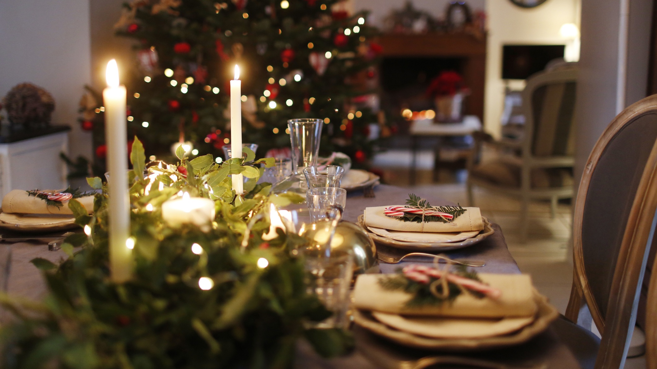 Terített, karácsonyi asztal