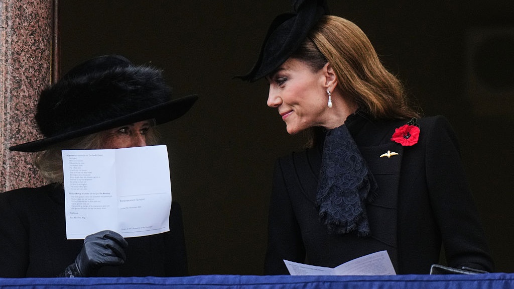 Egyetlen szót súgott Kamilla királyné Katalin hercegnének – ezt mondta a szájról olvasó szerint