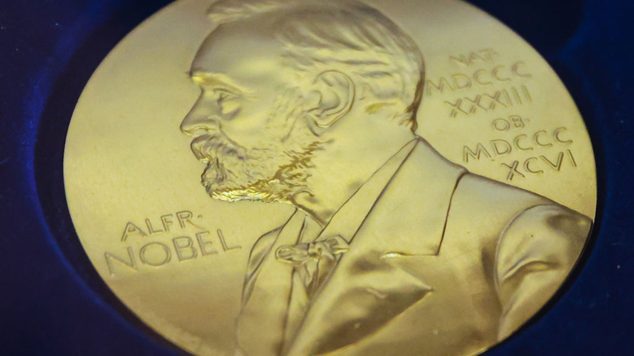 Két Nobel-díjasunk egy fotón: Karikó Katalin és Krasznahorkai László nagy találkozása