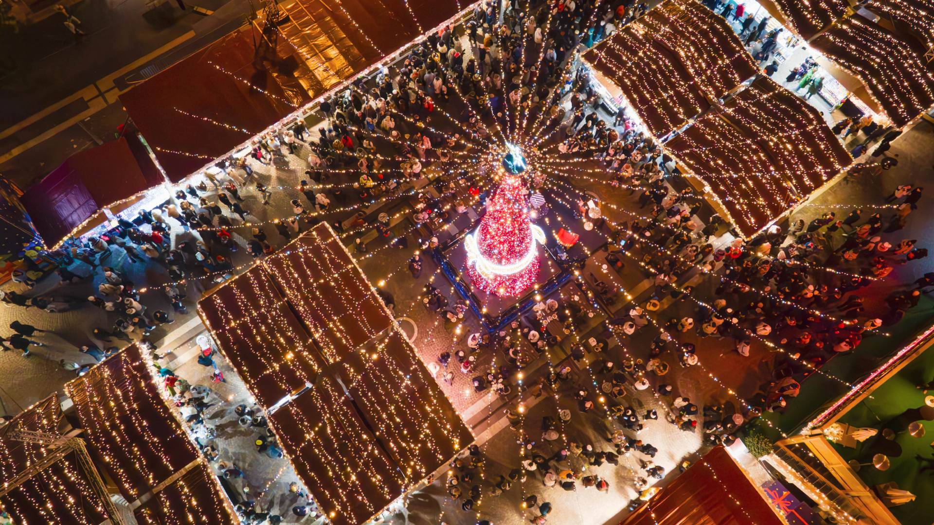 2400 a sima lángos, 1500 a forralt bor a nagy pesti adventi vásárokon: nem kell többet sorban állni az ételekért