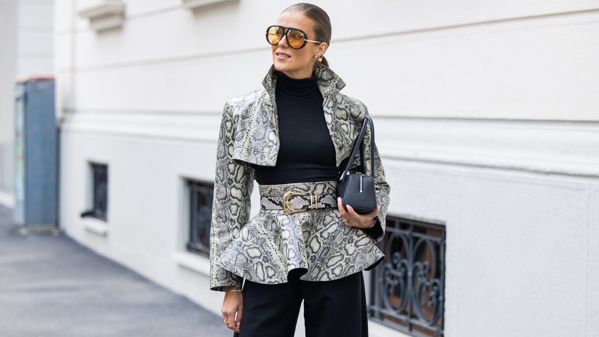 Így hordd a szezon visszatérőjét, a derékfodrot!