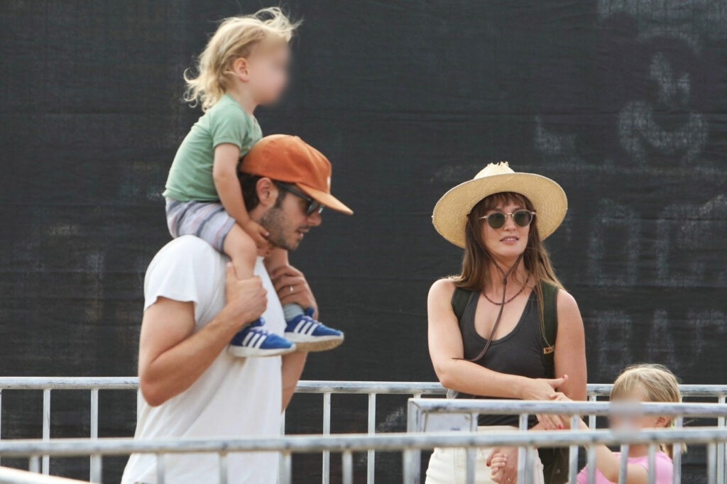 Adam Brody és Leighton Meester