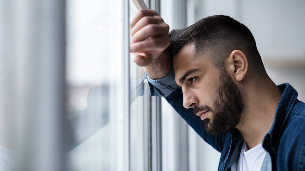 Amikor a csend beszél: a férfiak depressziójának rejtett jelei (x)