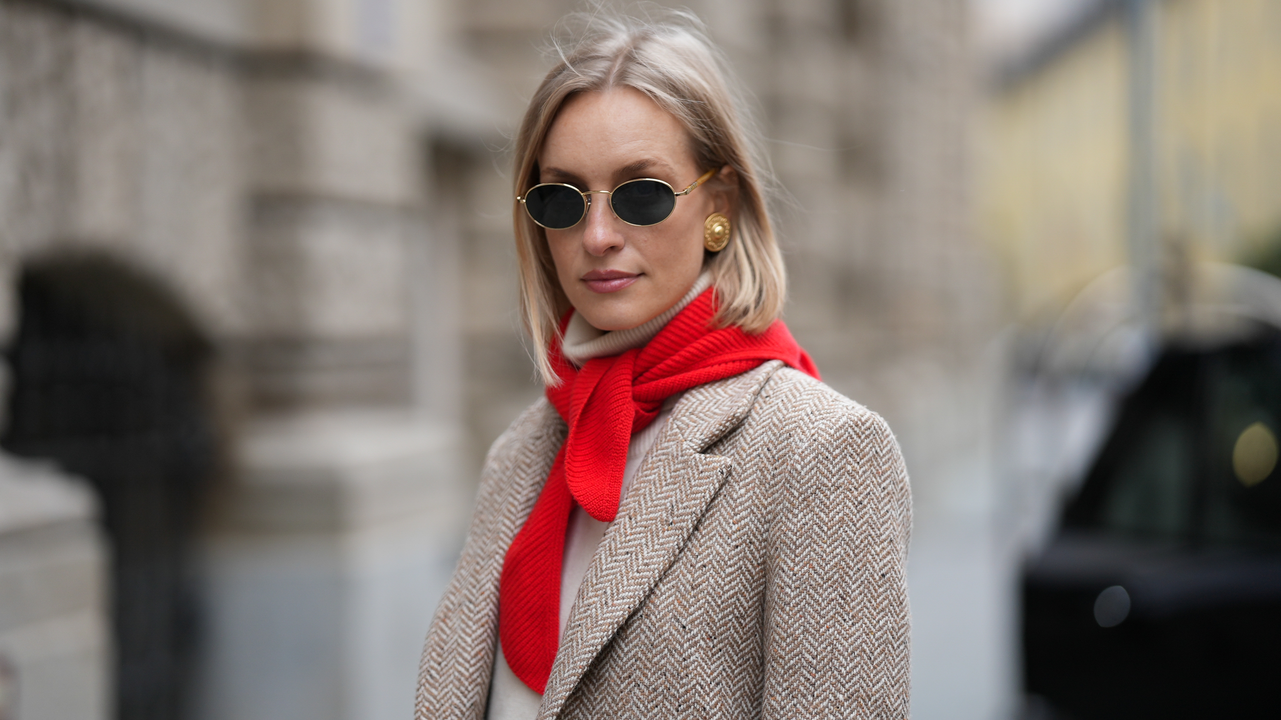 Így kösd meg a sálad idén télen: 9 trendi variáció, ami feldobja az öltözékeidet