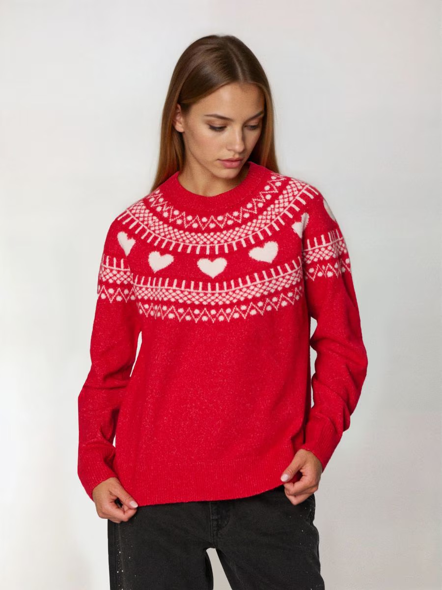 Karácsonyi pulóvert viselő modell