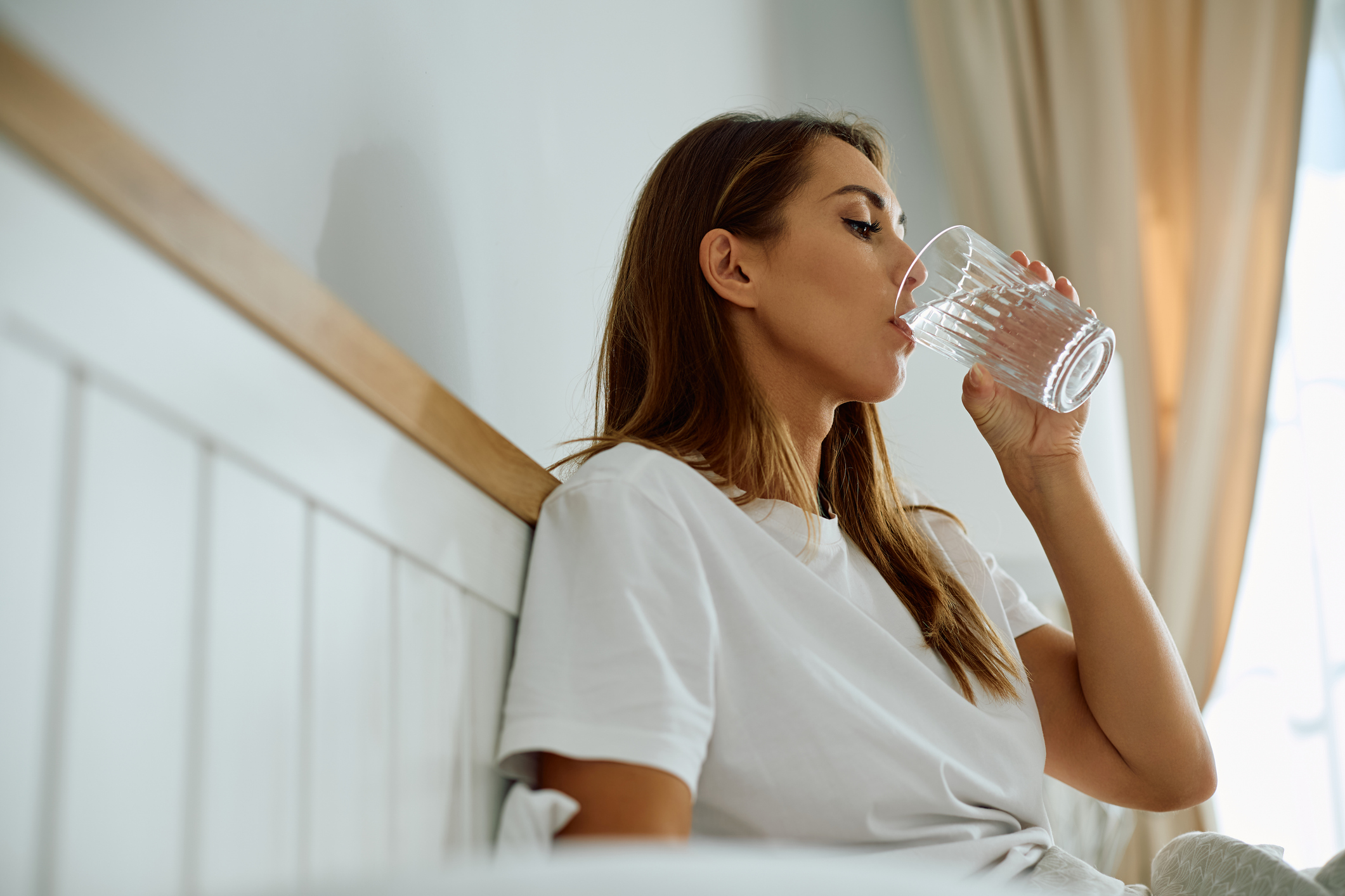 Nő vizet iszik