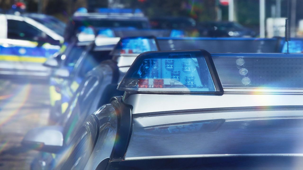 Megakadályozta a fejbe szúrt apa, hogy a fia megöljön 4 gyereket – aztán meg is védte, hogy ne lőjék le a rendőrök