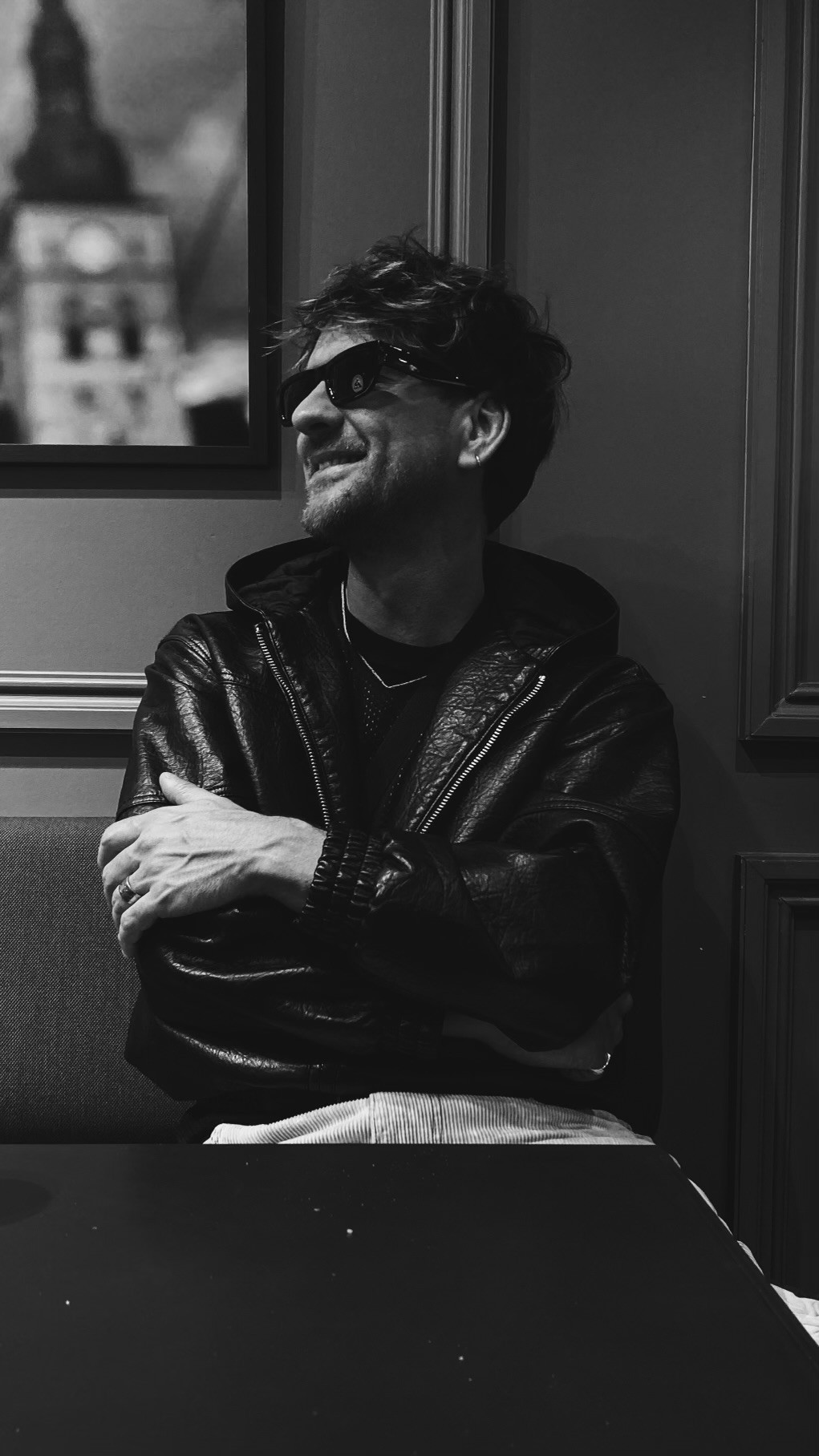 A dobozos levestől a padlón rugdosásig – Fabricius Gáborral beszélgettünk patchwork családregényéről