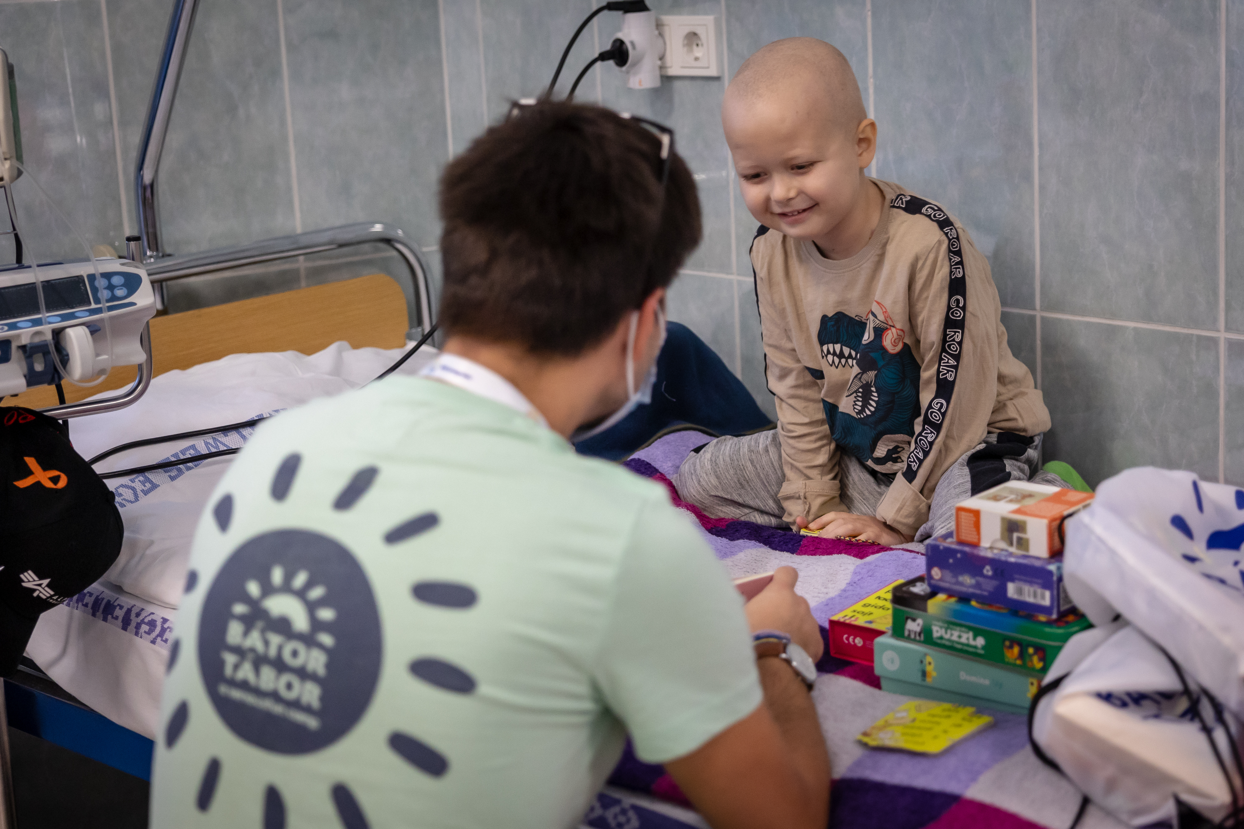 A gyerekeknek mindig különleges nap, mikor a Bátor Tábor önkéntesei meglátogatják őket