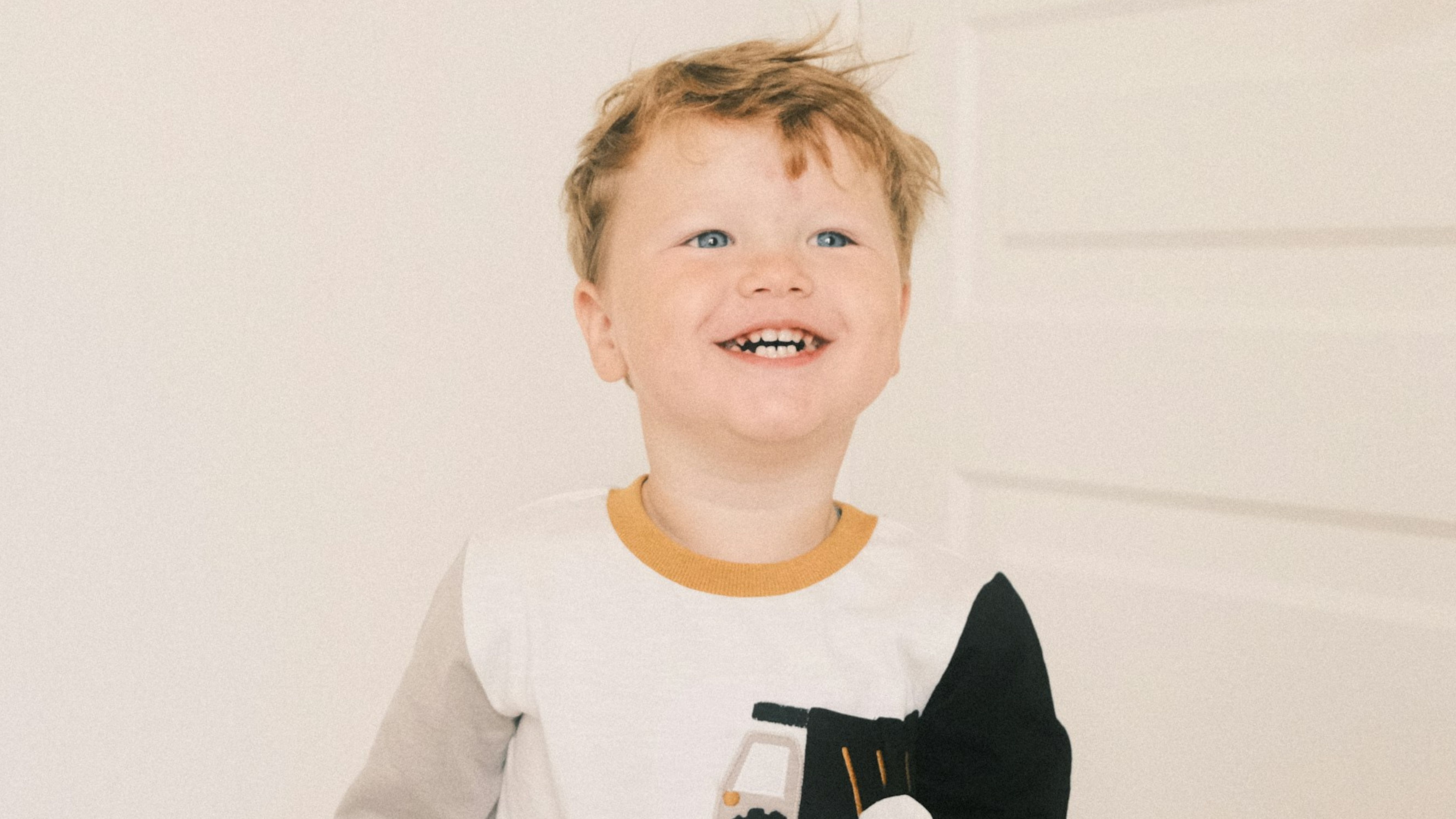 boldog gyermek, fotó: Pexels