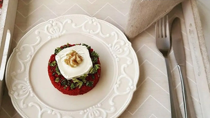 Céklás bulgur kecskesajttal