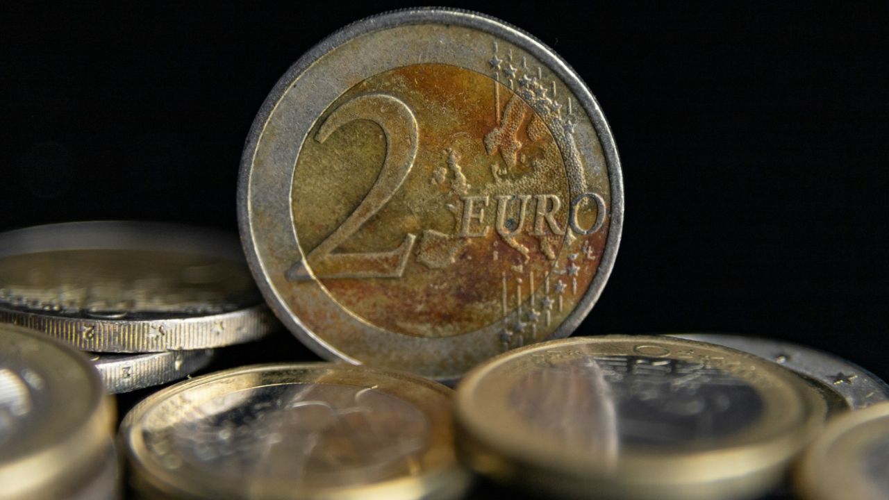 2 eurós érme, fotó: Unsplash