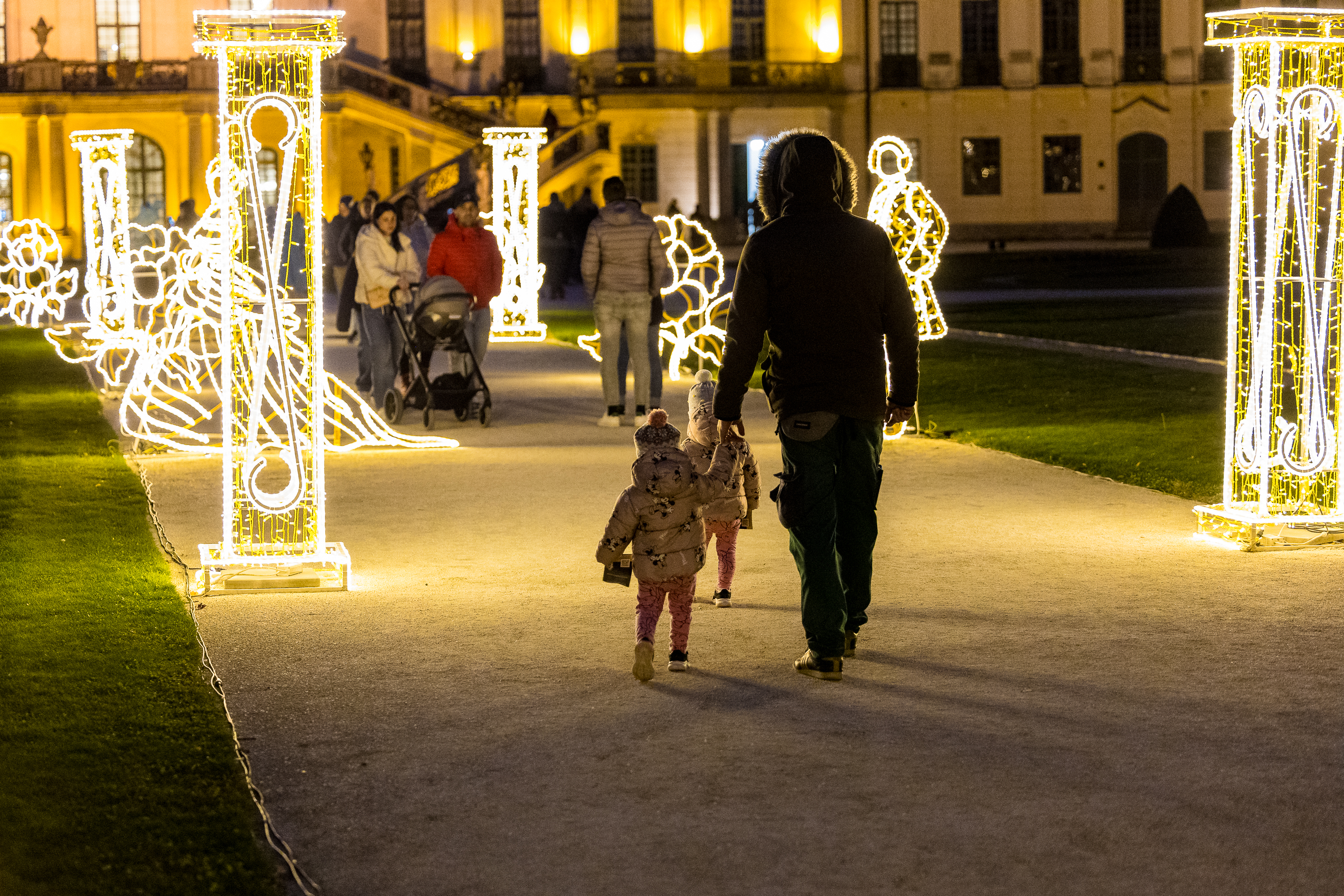 Fényinstalláció Magyarországon karácsonykor