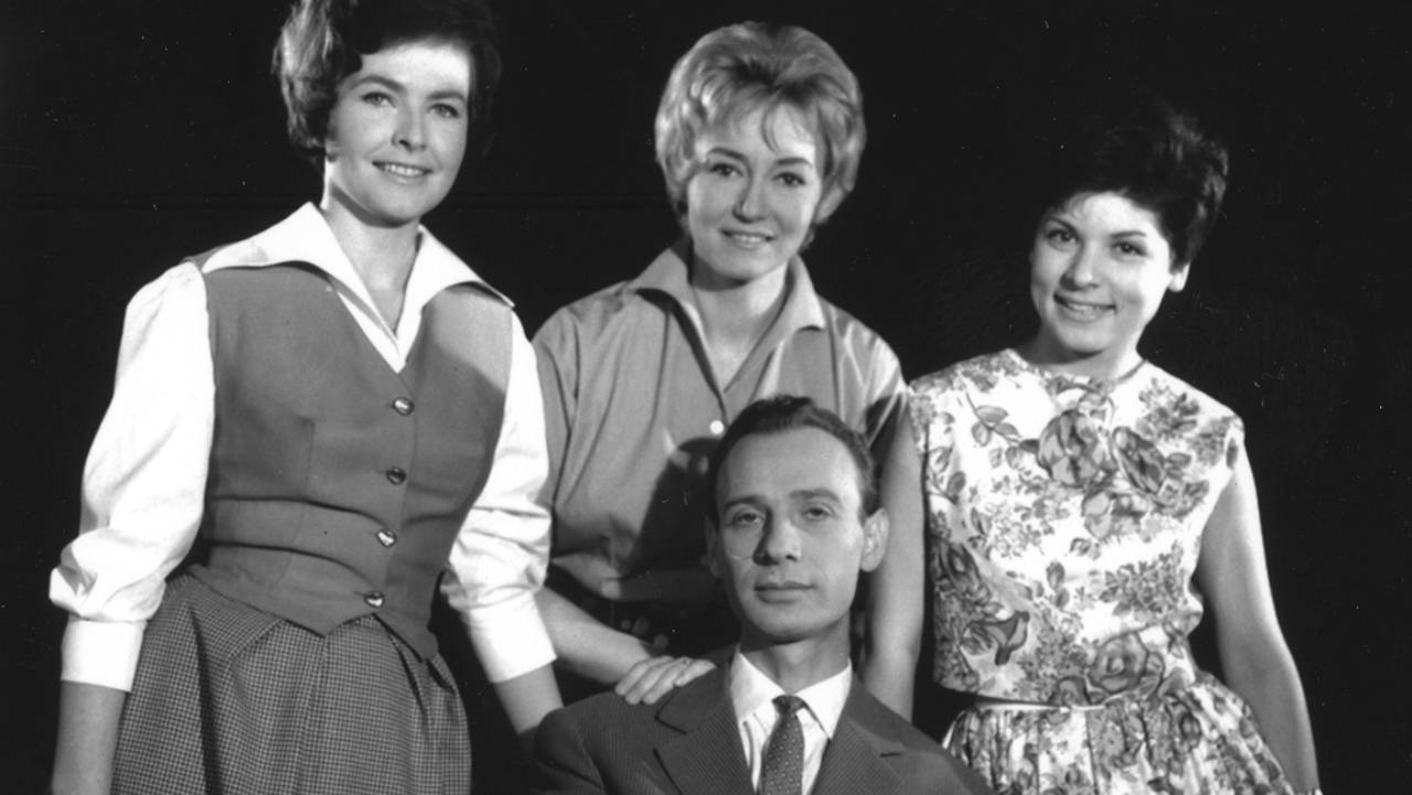 Takács Marika, Lénárd Judit, Tamási Eszter, Varga József tévébemondók.