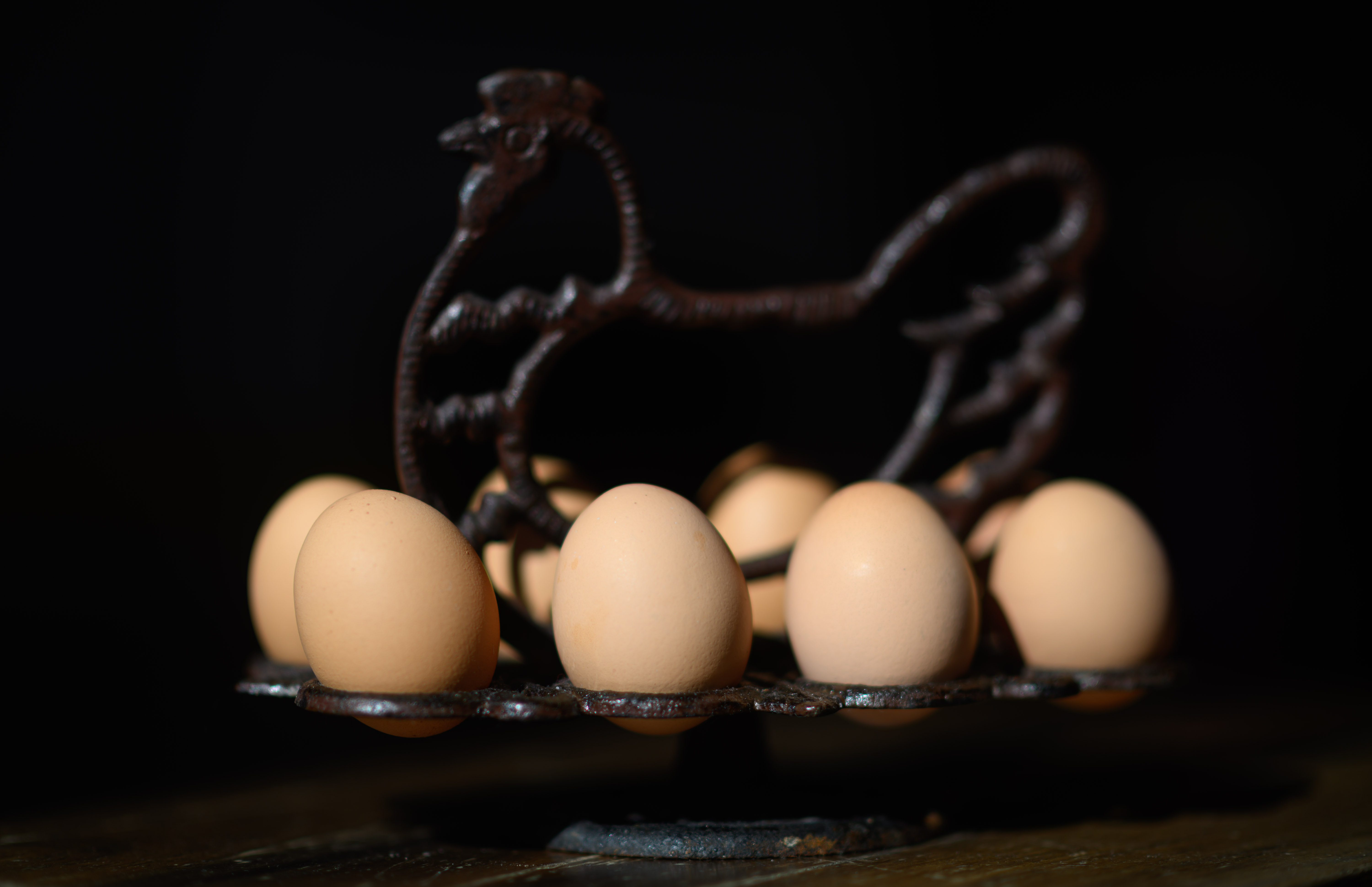 Hogyan hámozzuk meg a főtt tojást 5 másodperc alatt?