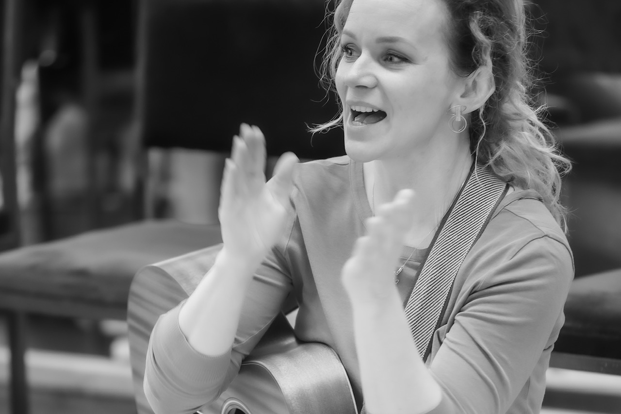 Mit ad a közös éneklés a gyereknek és a szülőnek? Többet, mint gondolnád – ez a Ringató-módszer titka