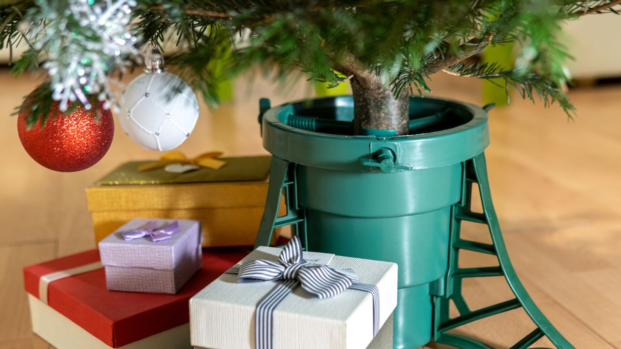 karácsonyfa vödörben, fotó: Getty Images
