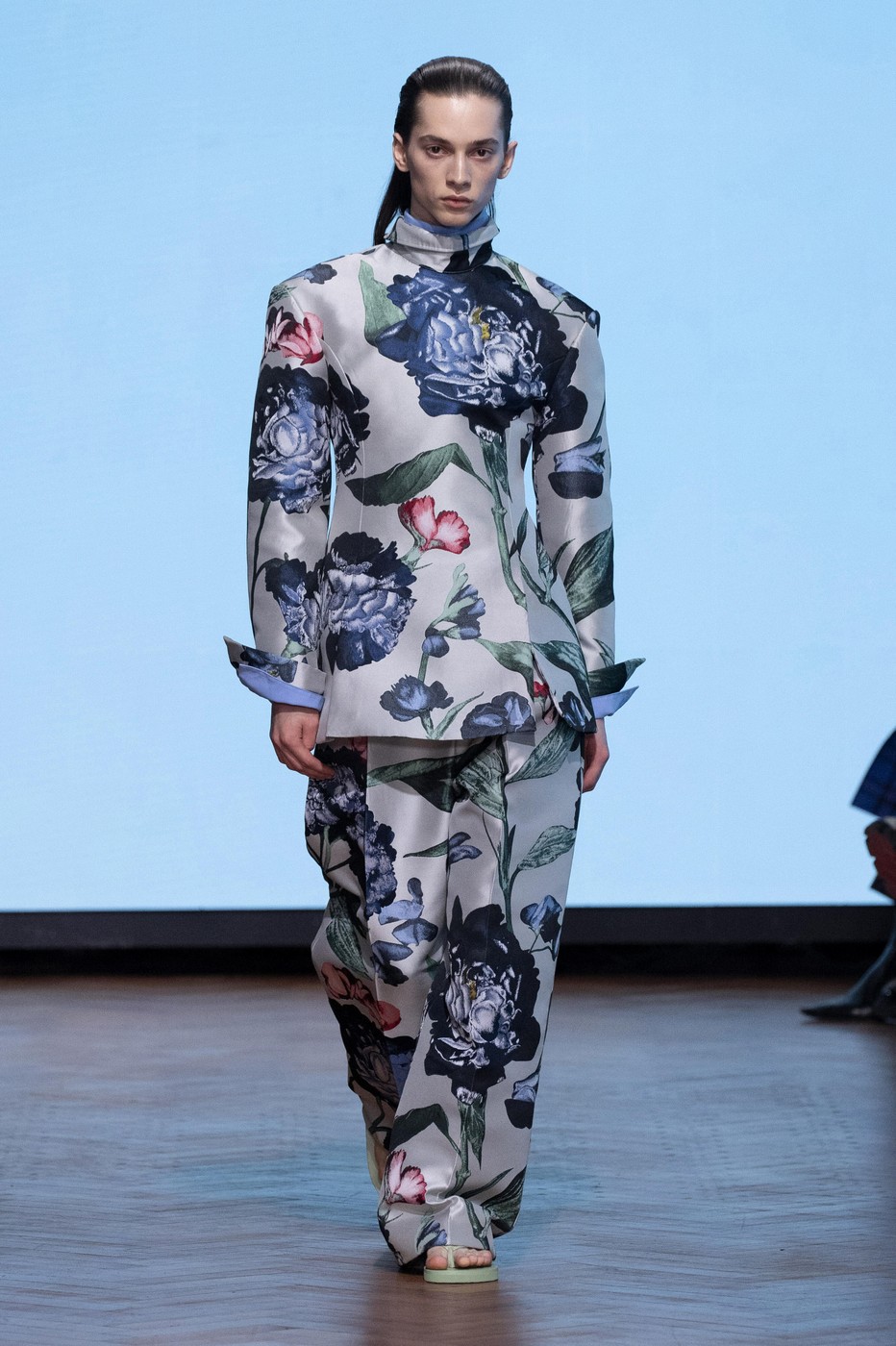 Kent&Curwen divatbemutató egyik modellje a kifutón