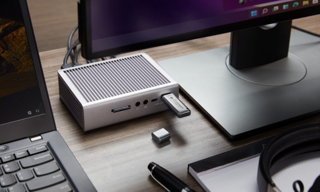 Kingston pendrive külső egységbe bedugva