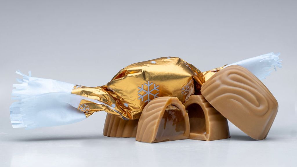 A soltvadkerti Korona Cukrászda díjnyertes szaloncukra aranypapírba csomagolva