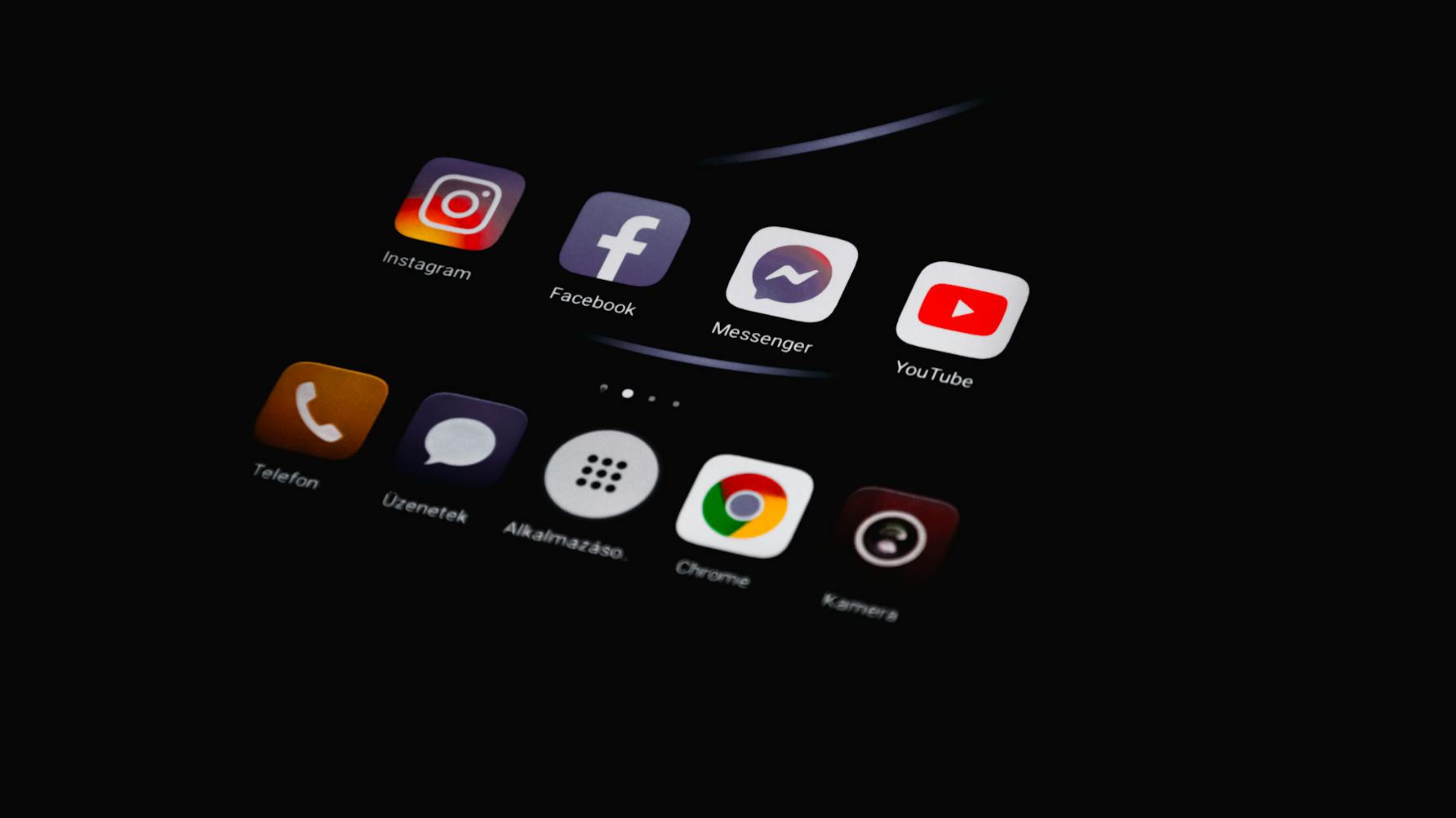 mobiltelefon tok helyett, fotó: Unsplash