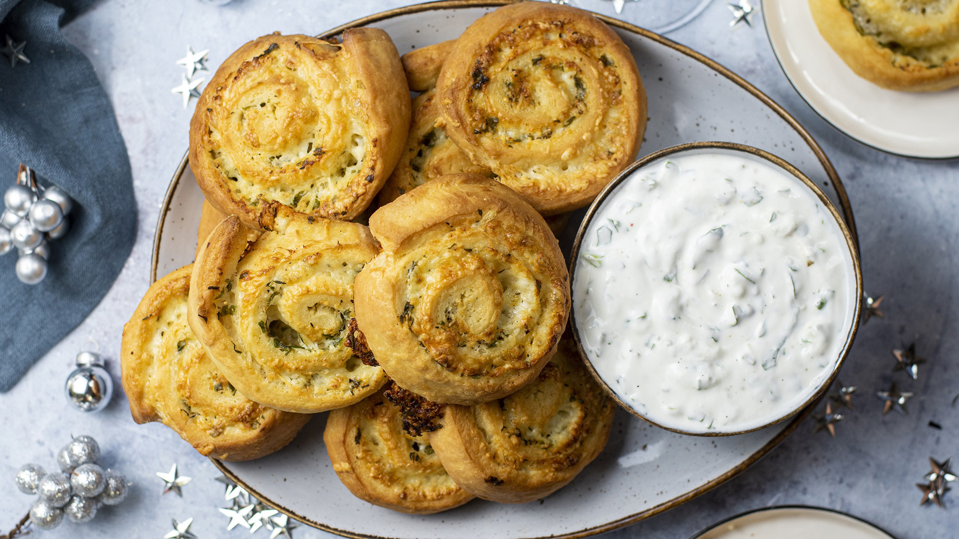 12 vendégváró sós falat karácsonyra és szilveszterre – pogácsától a perecig: mennyei étkeket mutatunk