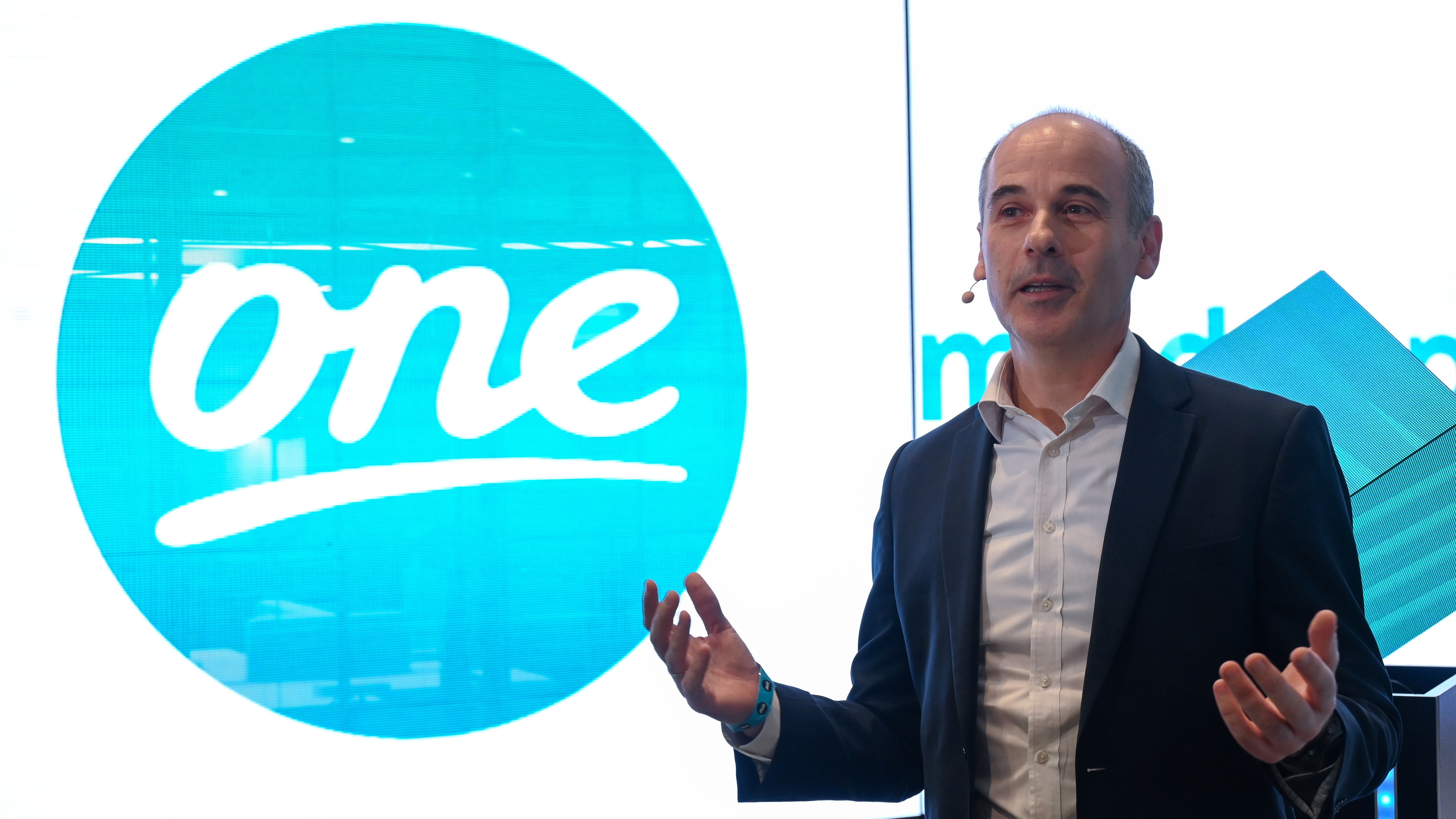 Váratlan ajándékot kapnak a One ügyfelei az ünnepekre, nem is számítottak rá